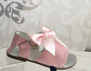 Beau kid pink leather Spanish sandals